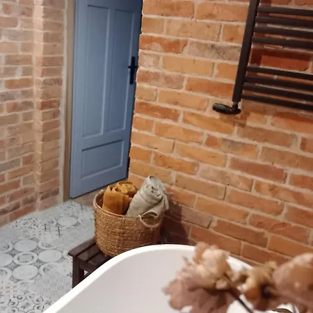 Typu W Kamienicy ليدزبارك فارنيتسكي