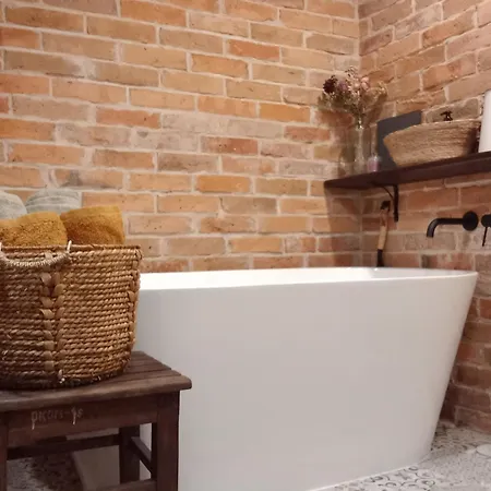 Typu W Kamienicy شقة ليدزبارك فارنيتسكي